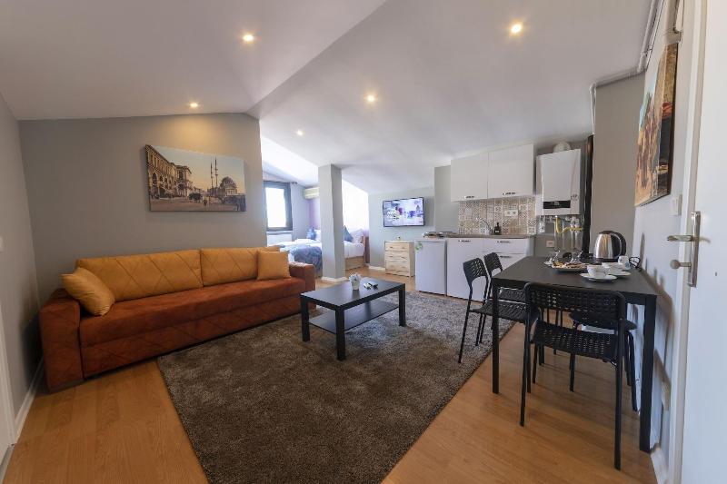 Royal Taksim Suites image