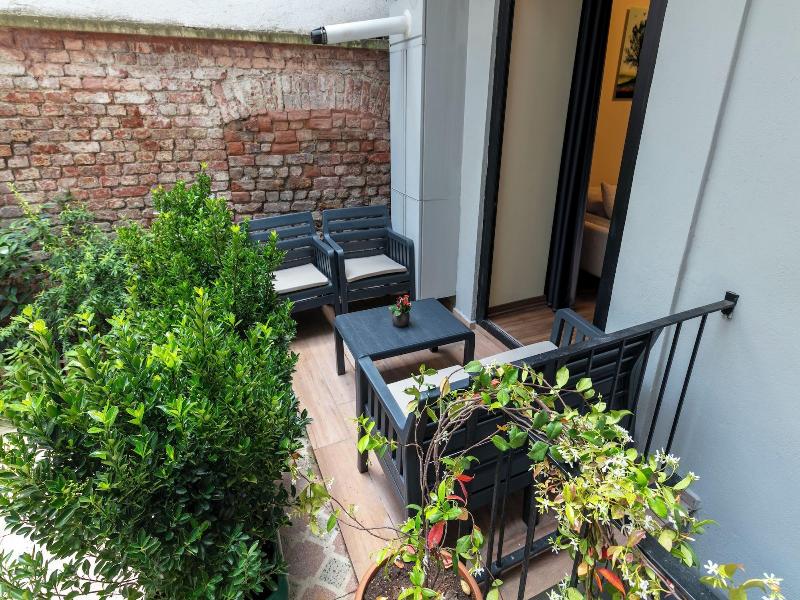 Royal Taksim Suites image