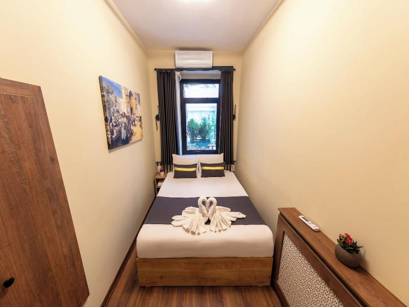 Royal Taksim Suites image