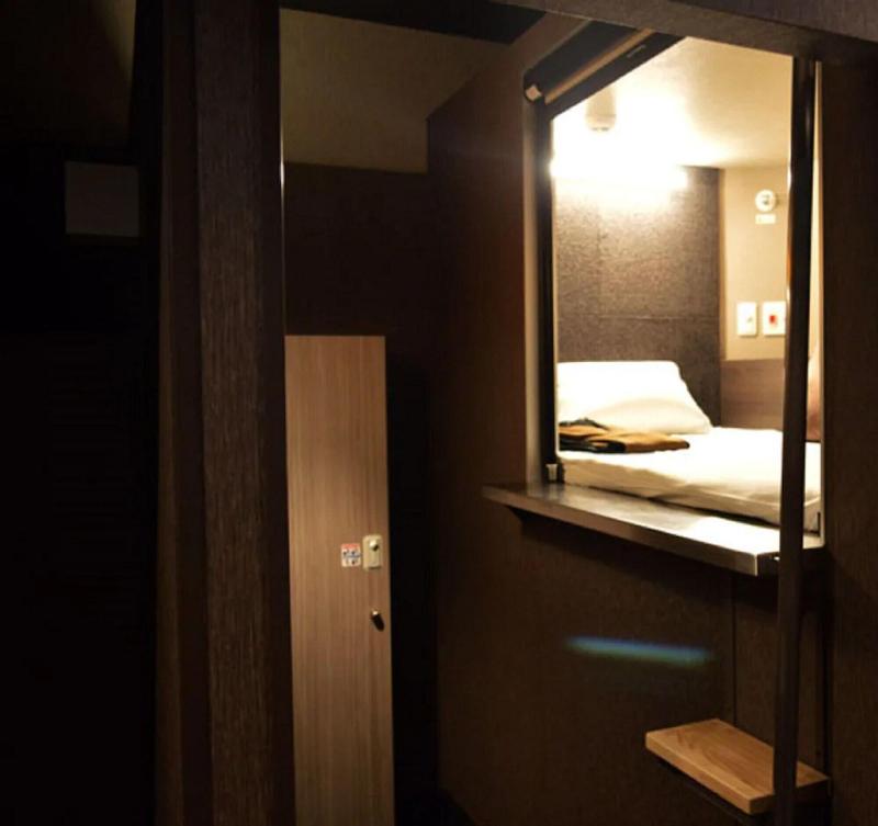 Bizcourt Cabin Susukino - Caters to Men image