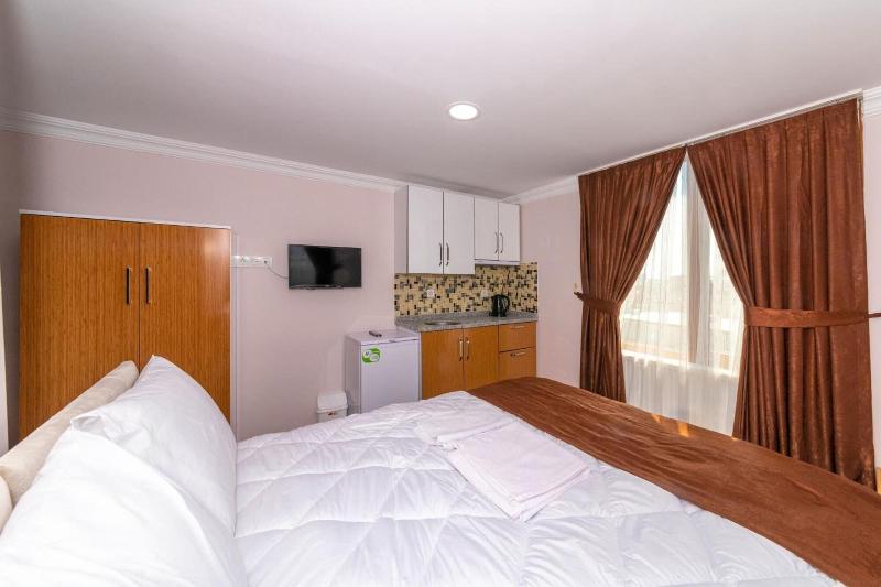 Tavra Hotel image