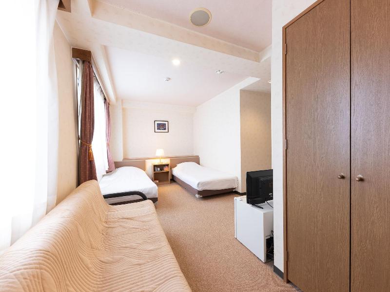 Oyo Business Hotel R Side Kanazawa image