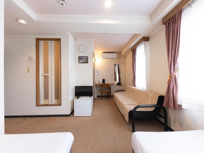 Oyo Business Hotel R Side Kanazawa image