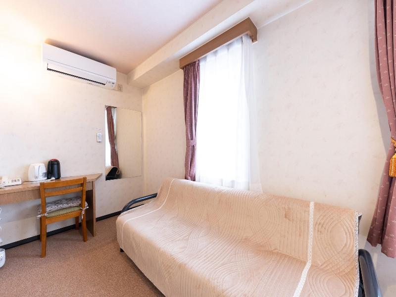 Oyo Business Hotel R Side Kanazawa image