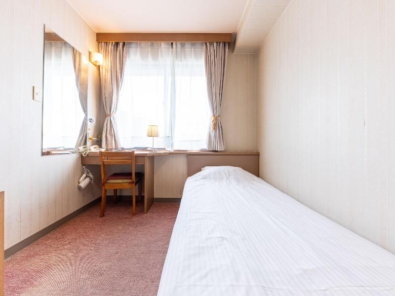 Oyo Business Hotel R Side Kanazawa image