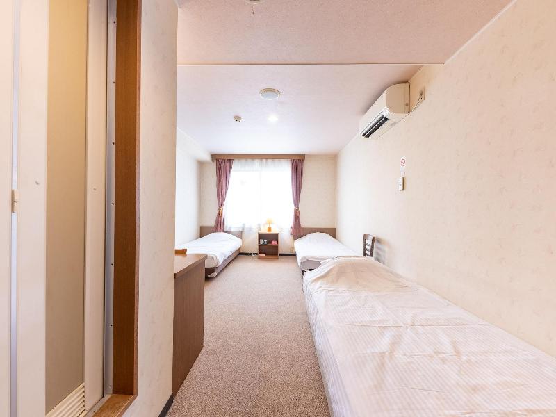 Oyo Business Hotel R Side Kanazawa image
