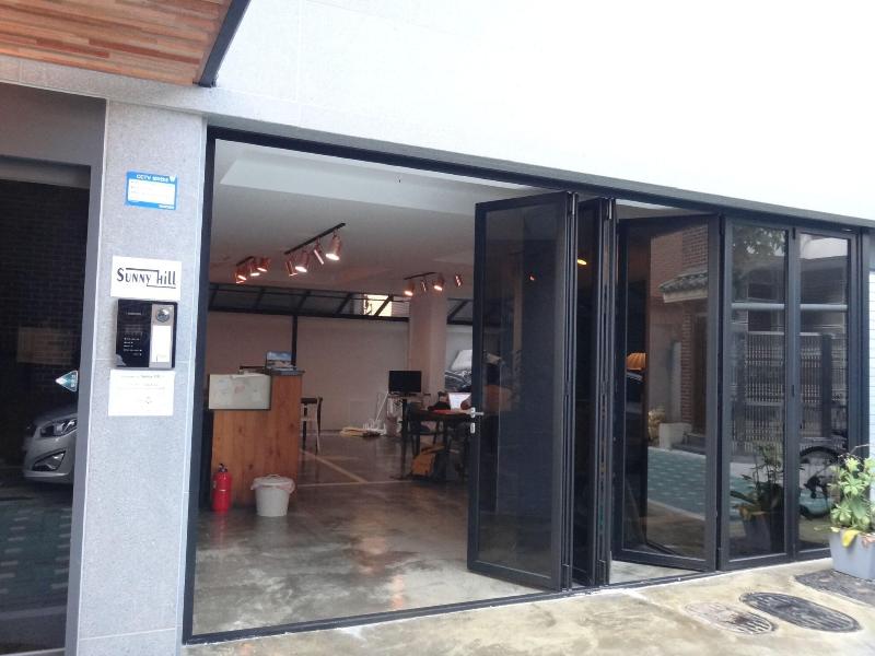 Sunny Hill Hostel Hongdae image