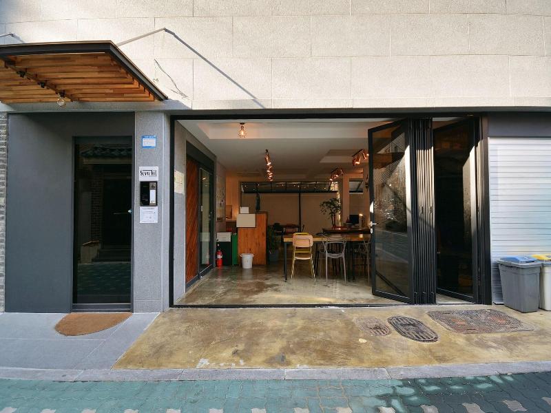 Sunny Hill Hostel Hongdae image