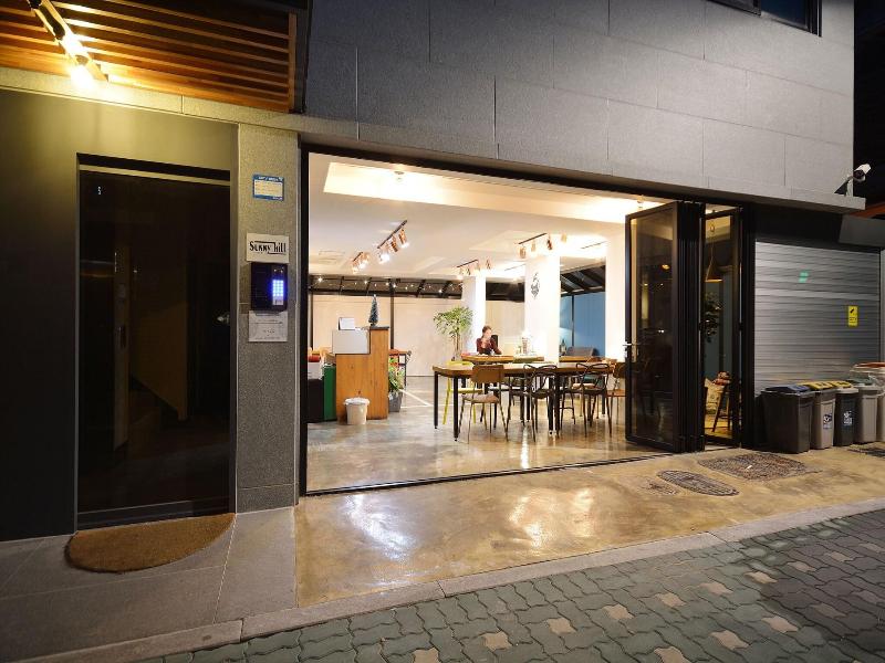 Sunny Hill Hostel Hongdae image