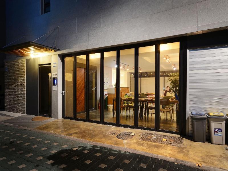 Sunny Hill Hostel Hongdae image