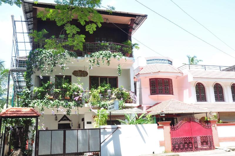 Reds Residency - Homestay image