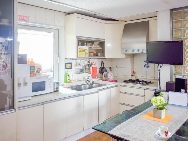 Mamas And Papas Guesthouse And Apartments In Seoul image