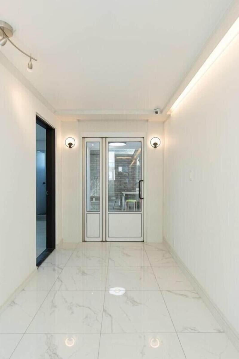 W Premium Airport Guesthouse image
