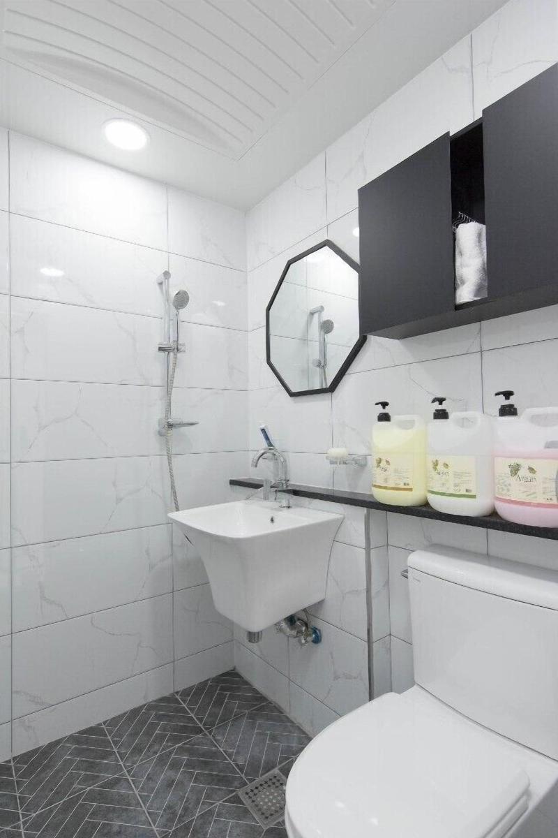 W Premium Airport Guesthouse image