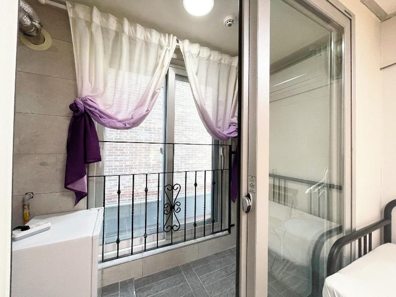 W Premium Airport Guesthouse image