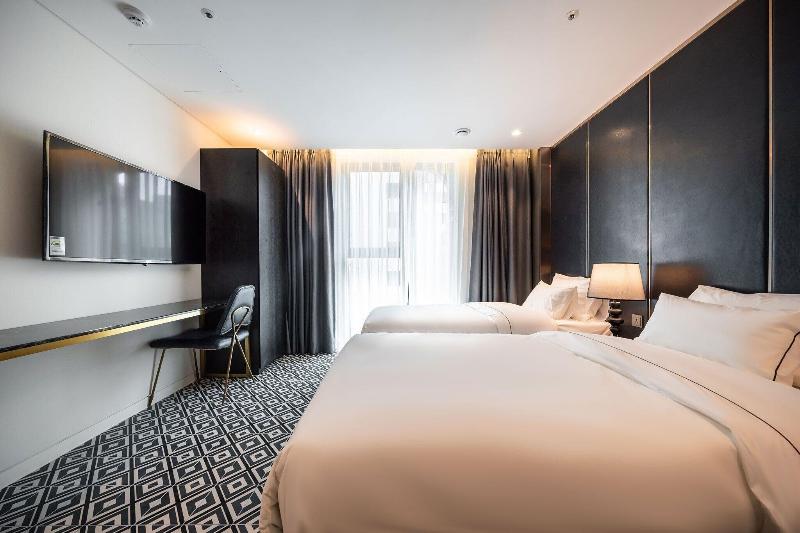Hotel the Castle Sincheon image