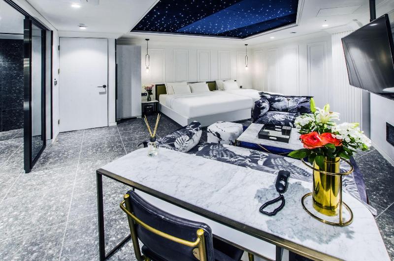 Hotel the Castle Sincheon image