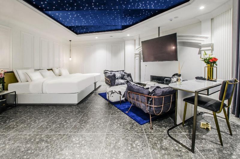 Hotel the Castle Sincheon image