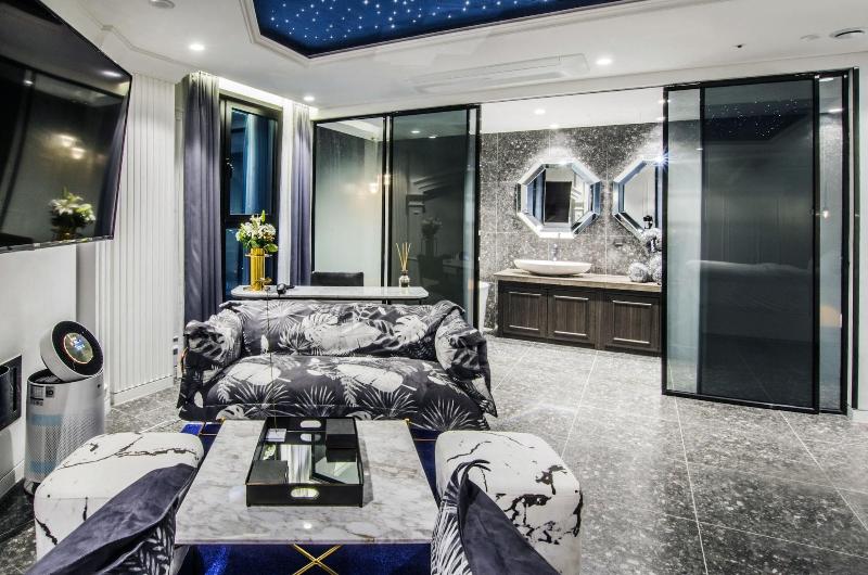 Hotel the Castle Sincheon image