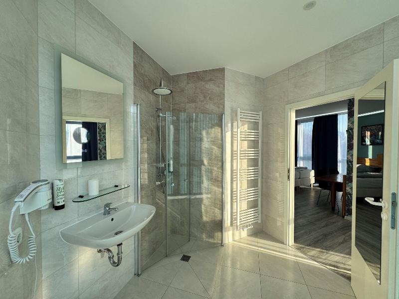 Parkhotel Viktoria image
