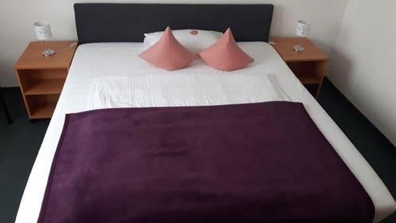 Hotel Cafe Galerie image