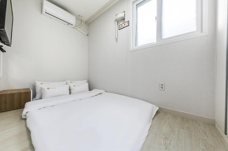 Js Hotel image