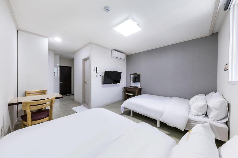 Js Hotel image