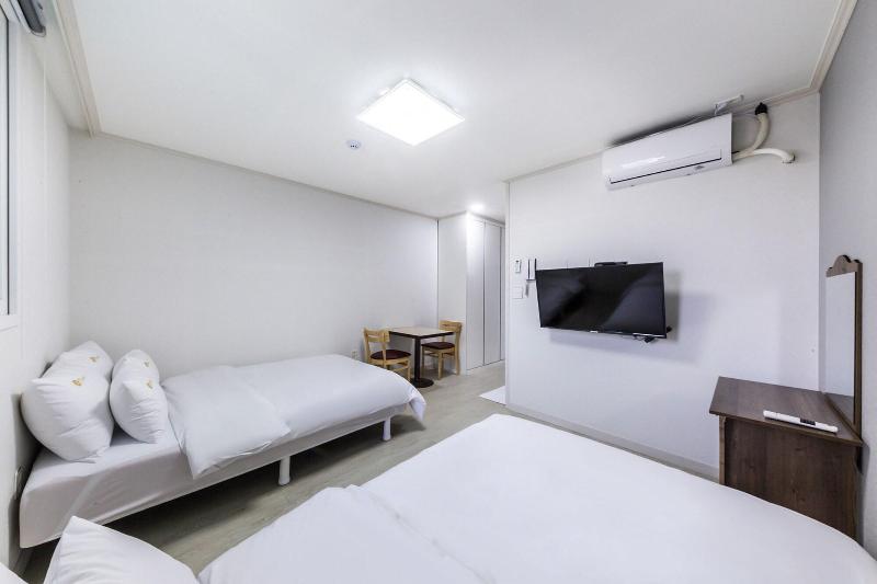 Js Hotel image