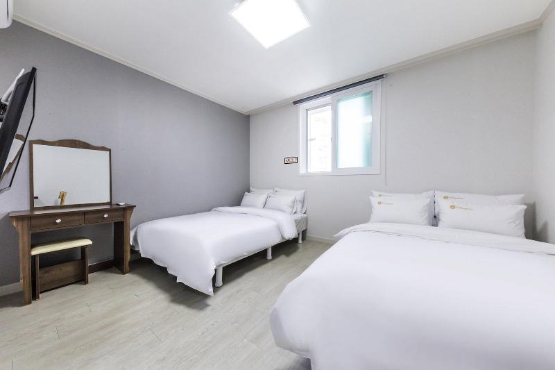 Js Hotel image