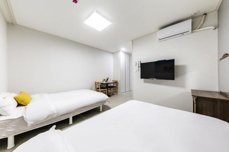Js Hotel image