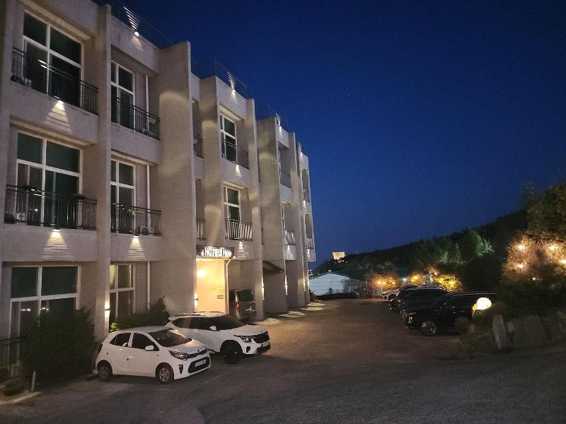 Hotel Hue Loft image