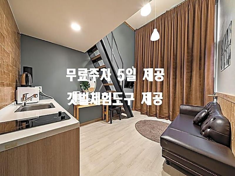 Hotel Hue Loft image