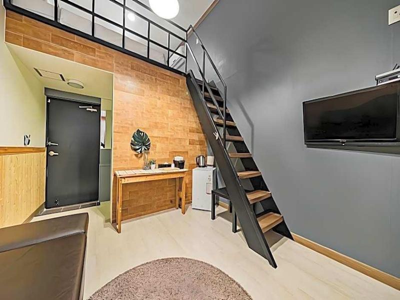 Hotel Hue Loft image