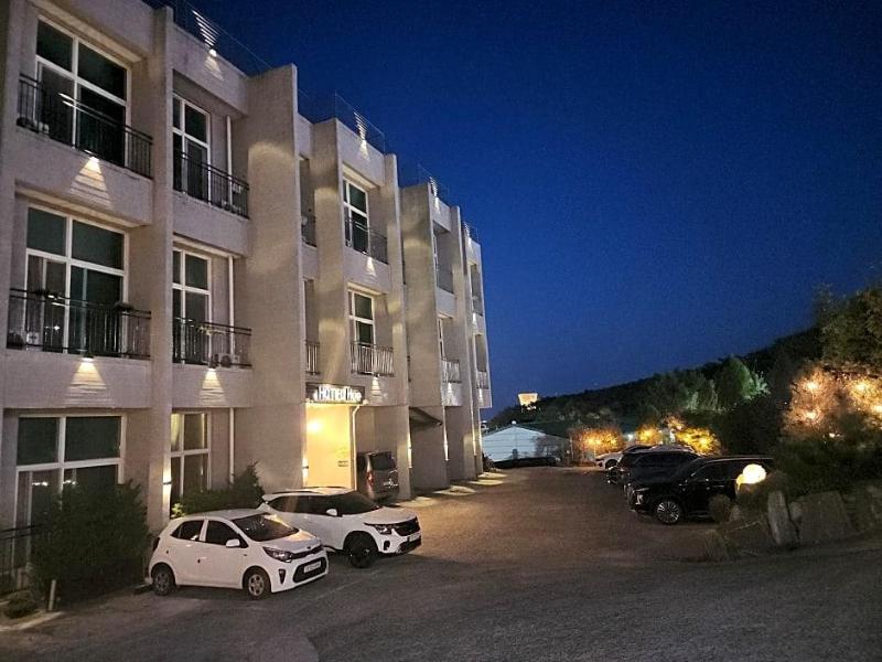 Hotel Hue Loft image