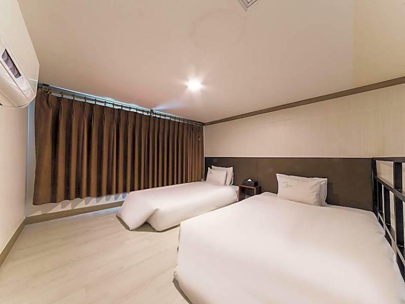 Hotel Hue Loft image