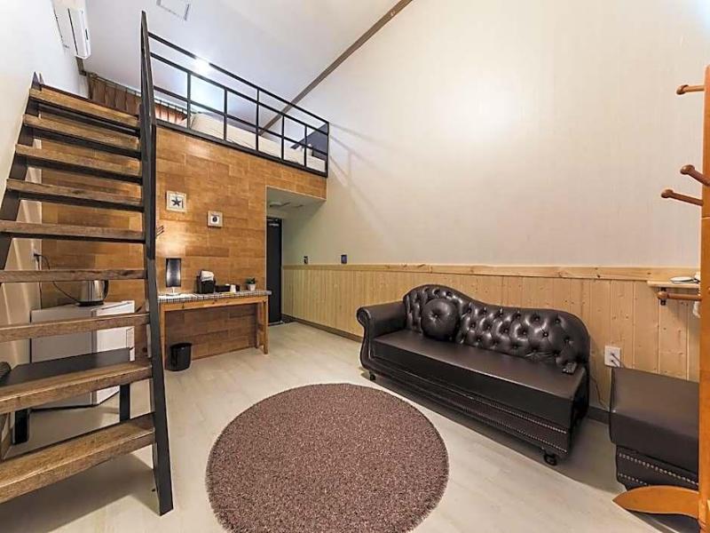 Hotel Hue Loft image