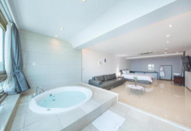 Sangsang Hotel image