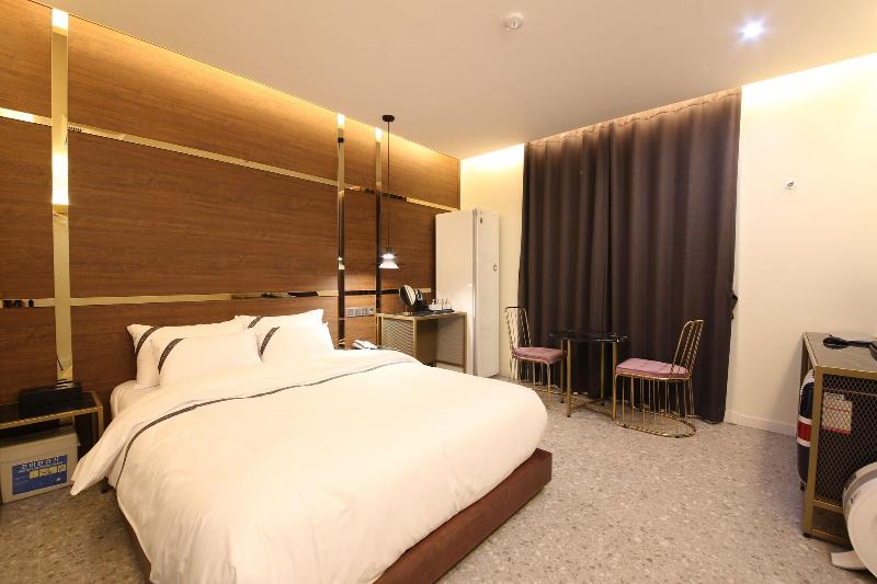 Divine Hotel image