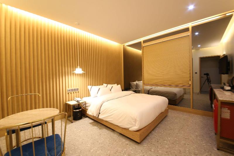 Divine Hotel image