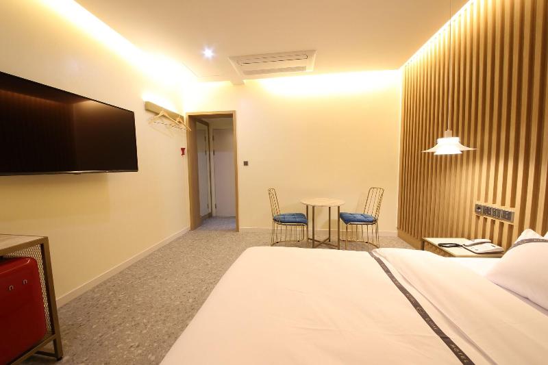 Divine Hotel image
