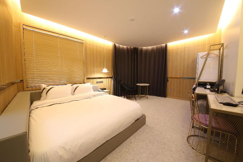 Divine Hotel image