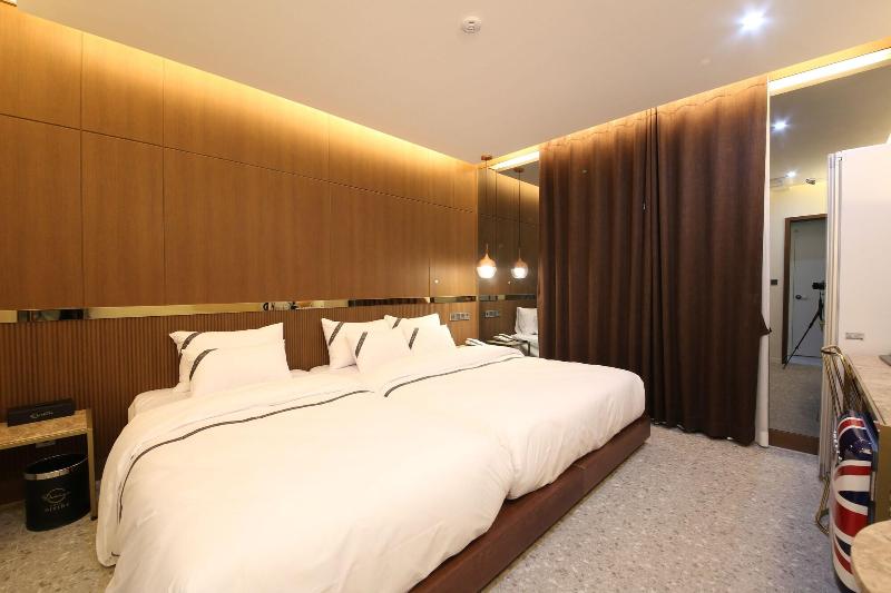 Divine Hotel image