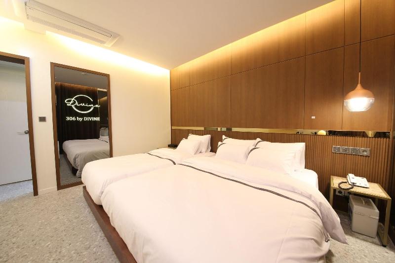 Divine Hotel image