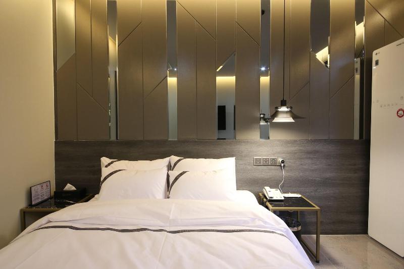 Divine Hotel image