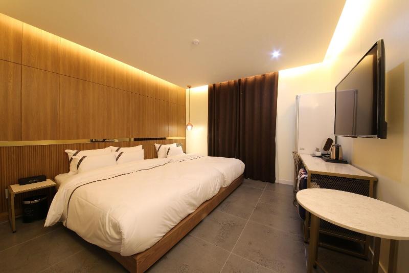 Divine Hotel image