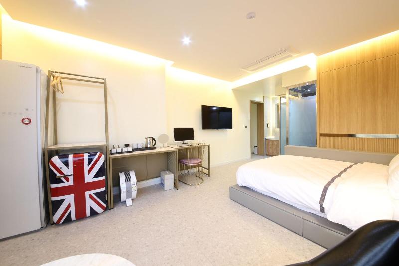Divine Hotel image