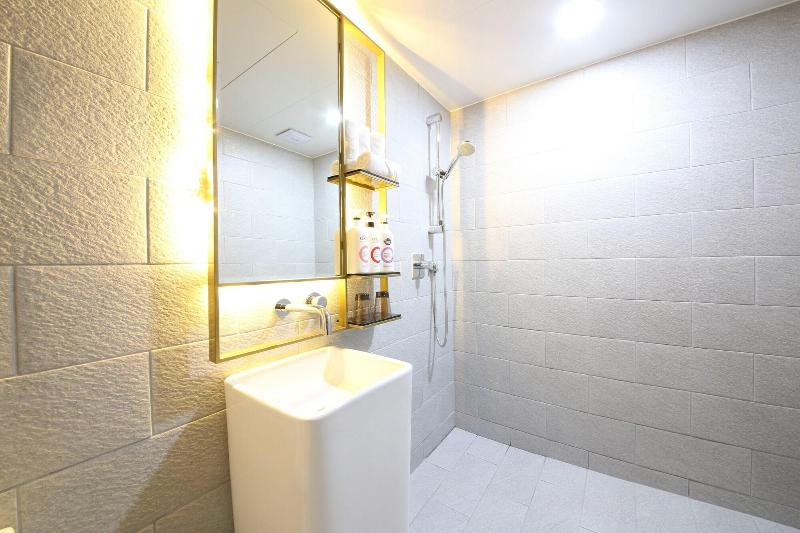 Divine Hotel image