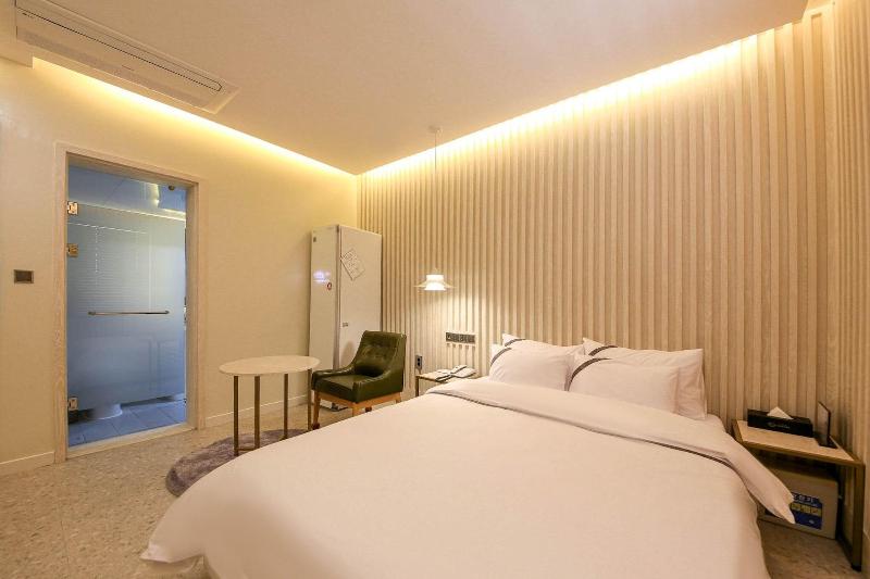 Divine Hotel image