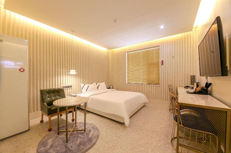 Divine Hotel image
