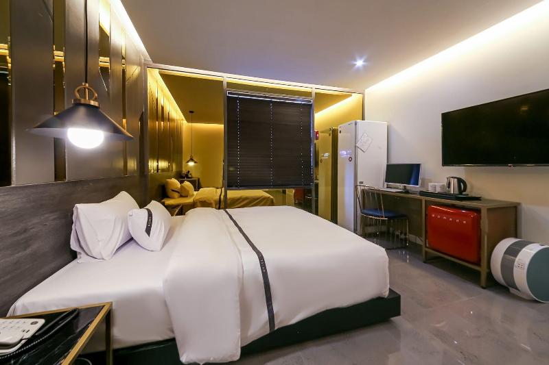 Divine Hotel image